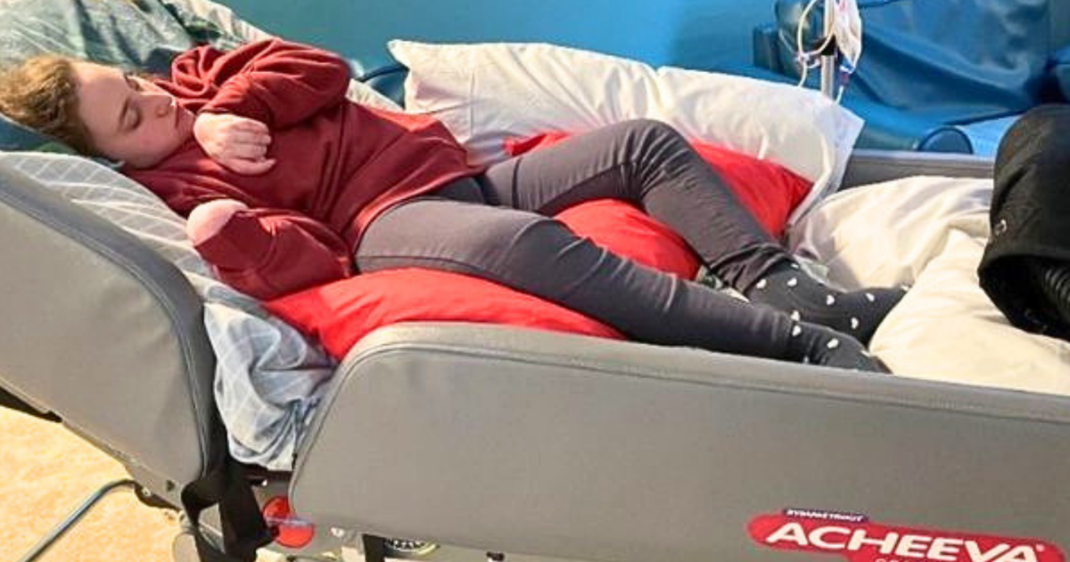 Young Adult In Acheeva Bed (3 4)