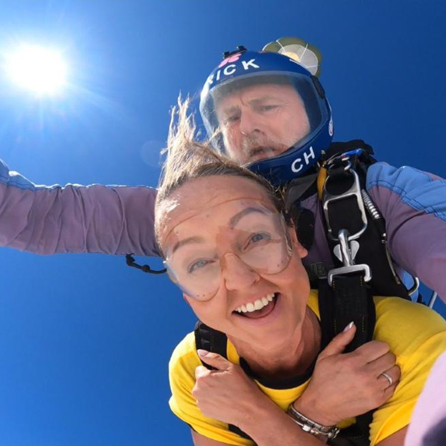 Lesley Skydiving (1)